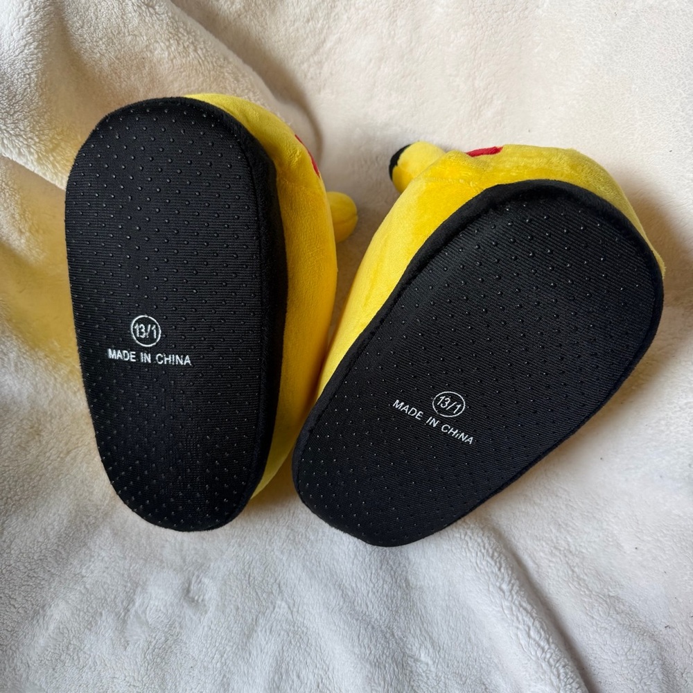 Pikachu Pokemon 3D Pikachu Slippers size 13/1 character Poké ball - Picture 3 of 4